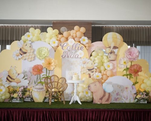 Callie Noa’s Sweet as Honey First Bee-Day Celebration